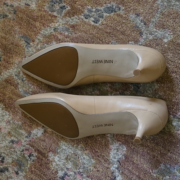 Nine West Nude Kitten Heels Size 9 - Picture 4 of 4